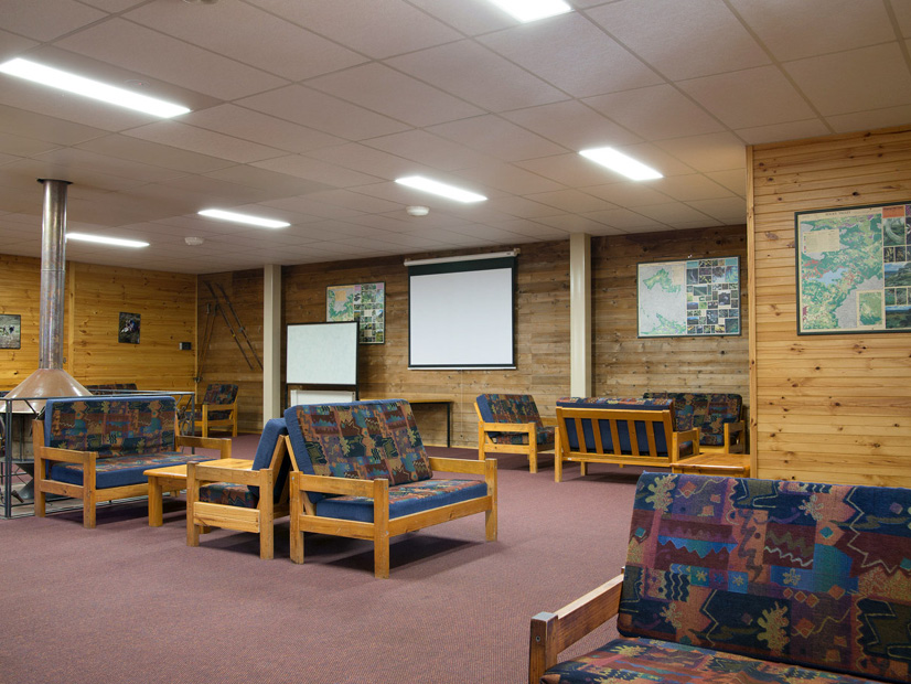 The communal lounge room at Howmans Gap Alpine Centre.