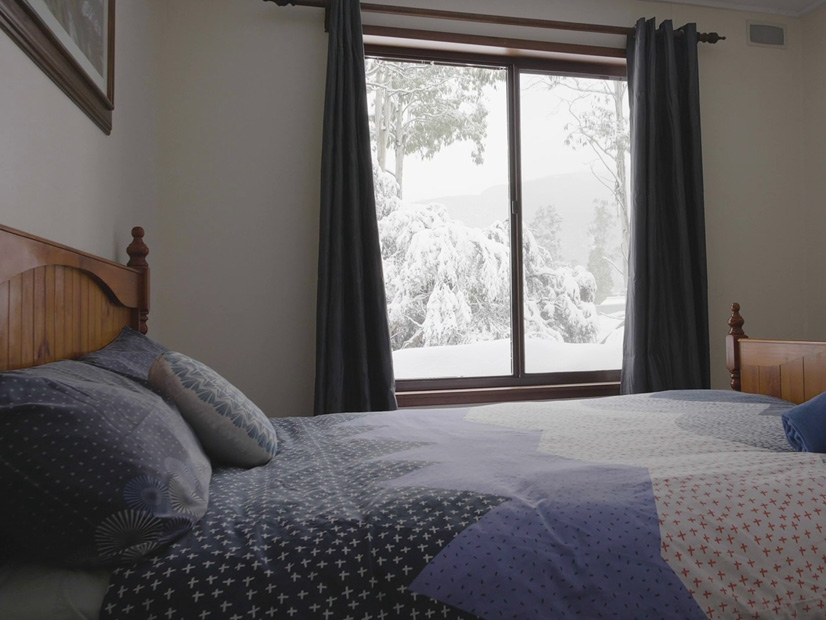 The master bedroom of a private cottage at Howmans Gap Alpine Centre.