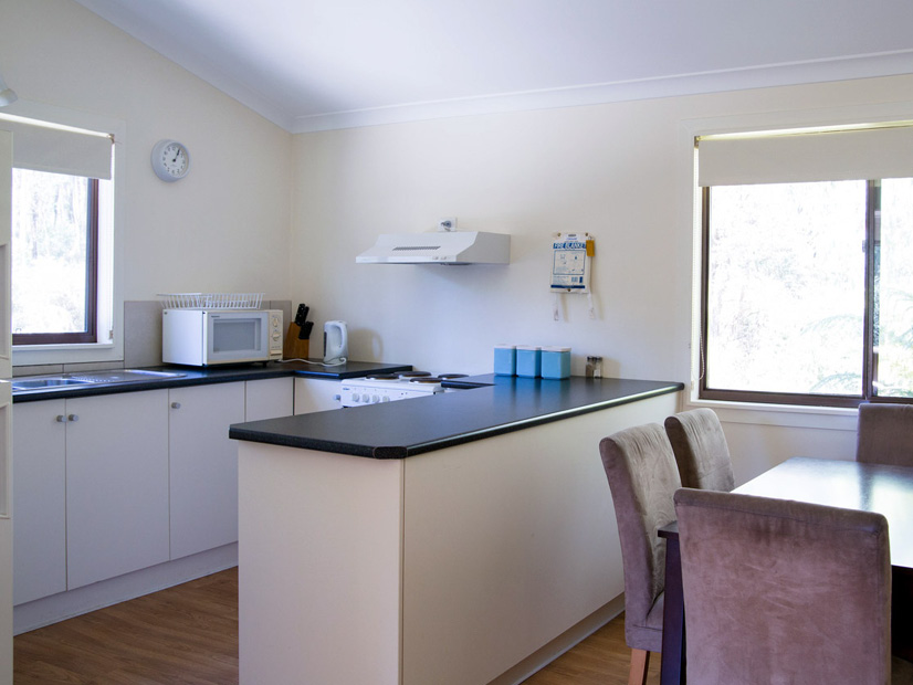 The kitchen of a private cottage at Howmans Gap Alpine Centre.