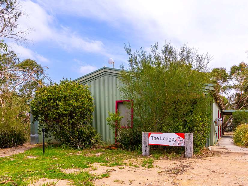 Exterior image of the Lodge accommodation at Lake Dewar Discovery Camp