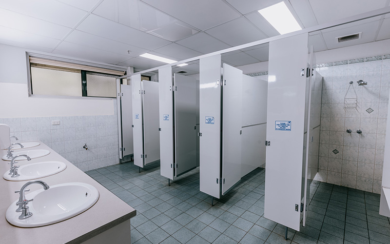 Image of the Mt Evelyn Discovery Camp shared bathroom